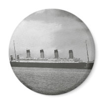 White Star Line - Titanic - Sailing on its Voyage Fridge Magnets