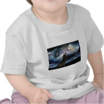 Wolf howling at the moon shirts
