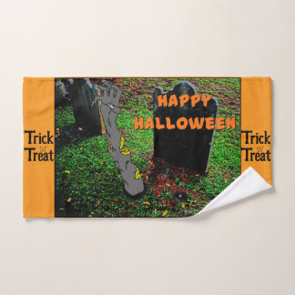 ℍ𝔸ℙℙ𝕐 ℍ𝔸𝕃𝕃𝕆𝕎𝔼𝔼ℕ Hand Towel