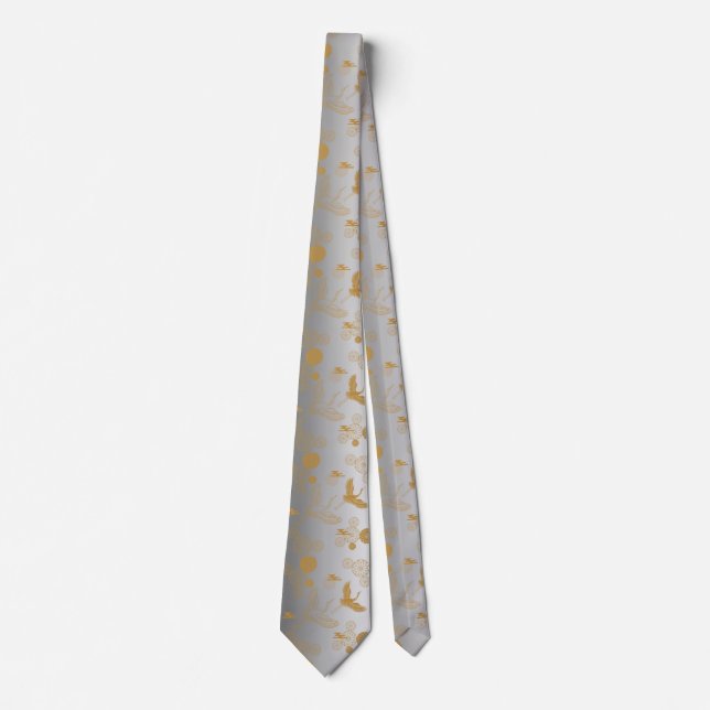 おめでたい日に！縁起の良い金色の日本の鶴模様《白×シルバー》 TIE (Front)