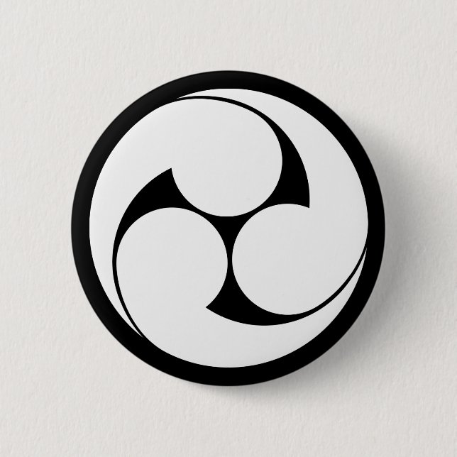 左三つ巴（地抜き） 6 CM ROUND BADGE (Front)
