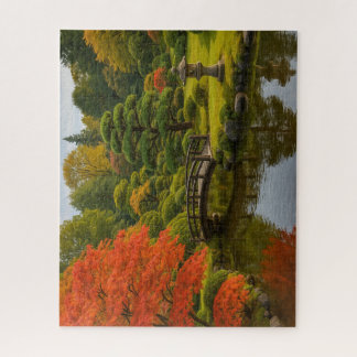 秋の庭園と紅葉の舞|Autumn Leaves in a Tranquil Garden Jigsaw Puzzle