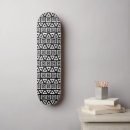 Search for triangles pattern skateboards Black and white