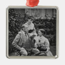 Search for photograph christmas tree decorations English