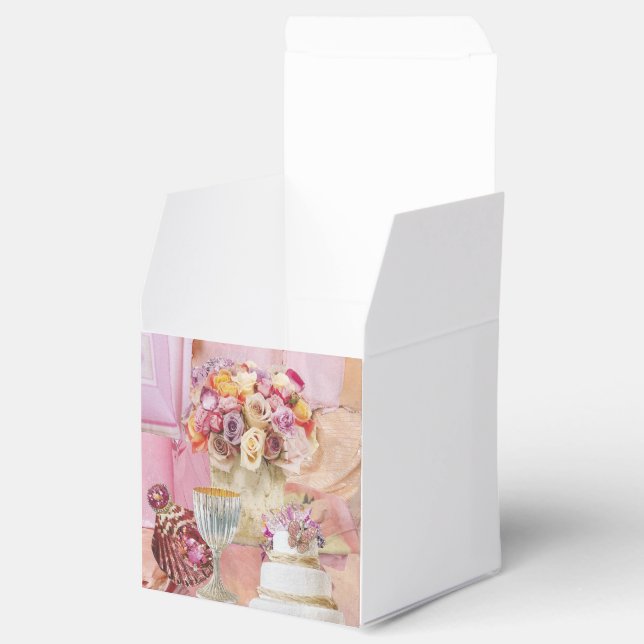 10 Favour Boxes with Wedding Cake Motif (Opened)