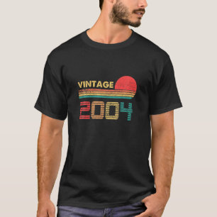 17 Year Old Birthday Vintage Classic Born In 2004 T-Shirt