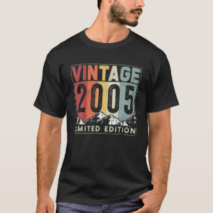 17 Years Old Decoration Vintage 2005 17Th Birthday T-Shirt