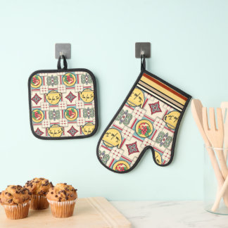 1940s Kitchen Pattern w/Yellow Teapots Oven Mitt & Pot Holder Set
