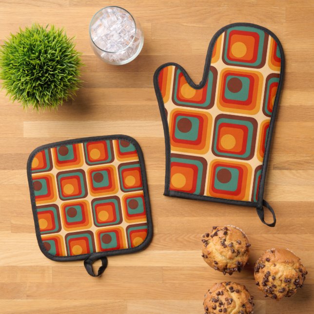 1970s Retro Style Geometric Design Oven Mitt & Pot Holder Set (Top Down)