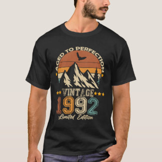 1992 vintage vintage retro birthday gift friends T-Shirt