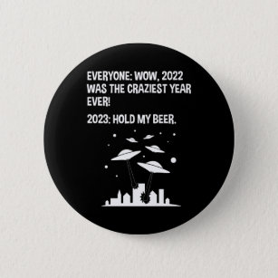 2023 Hold My Beer Funny Alien Invasion Sci-Fi 6 Cm Round Badge