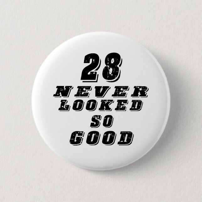 28 never looked so good 6 cm round badge (Front)