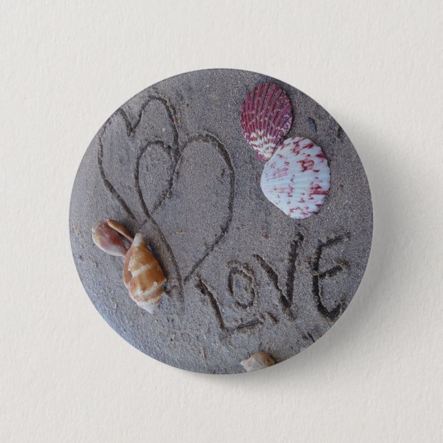 2 Hearts  in the sand with shells with Love 6 Cm Round Badge (Front)