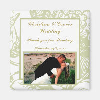 2"x2" Announcement Magnet Green Gerbera Daisy Flow