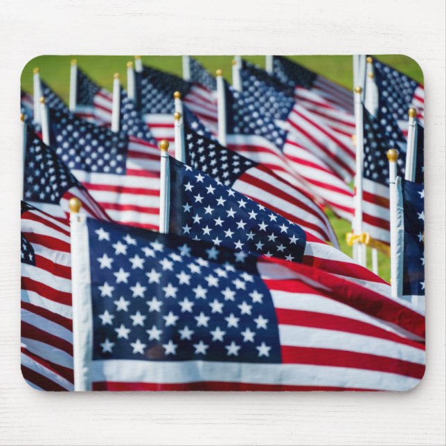 400 flags waving proudly in a field mouse mat (Front)