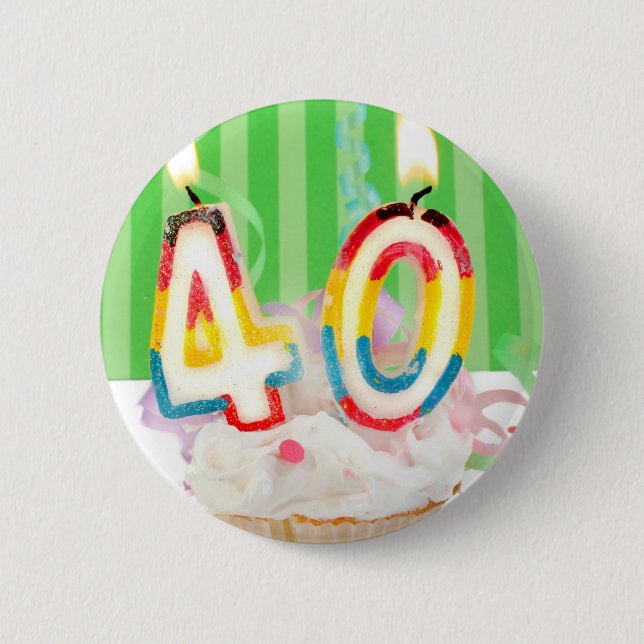 40 th birthday cupcake with candles 6 cm round badge (Front)