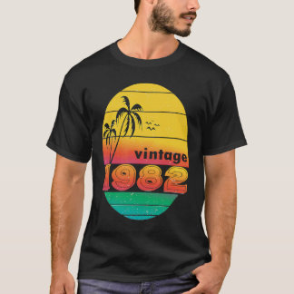 40 Year Old Vintage 1982 40th Birthday men and wom T-Shirt