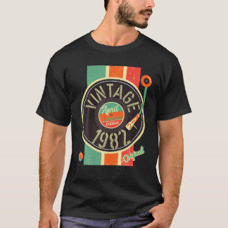 40 Years Birthday Man 1982 April Turntable Vinyl A T-Shirt