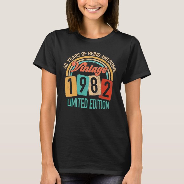 40 Years Old Of Be Awesome In 1982 40th Birthday T-Shirt (Front)