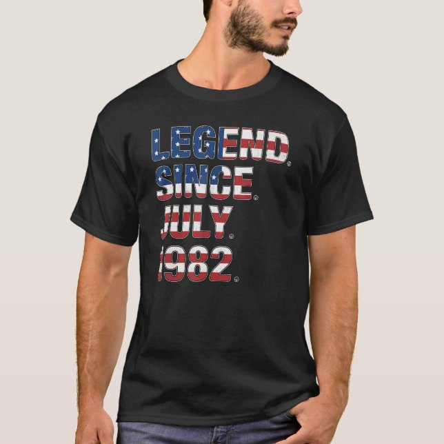 40th Birthday Legend Since July 1982 Usa Flag 40 Y T-Shirt (Front)