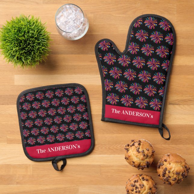 4th of July Independence Day USA Fireworks Oven Mitt & Pot Holder Set (Top Down)