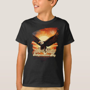 4th of July – Majestic Eagle & Fireworks Tribute🦅 T-Shirt