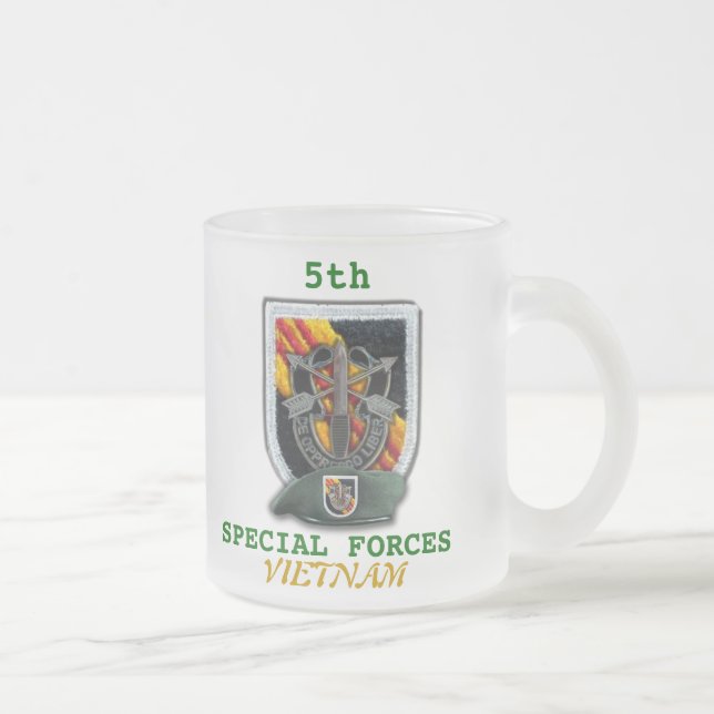 5th Green Berets flash vietnam beer Mug (Right)