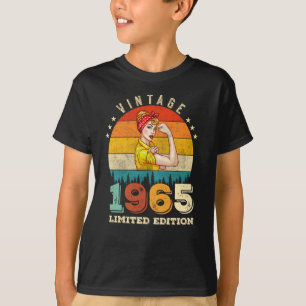 60 Year Old 1965 Awesome 60th Birthday Gift Women T-Shirt
