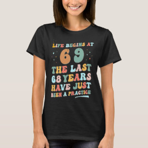 69th birthday Man Woman 2023 Groovy Life begins at T-Shirt