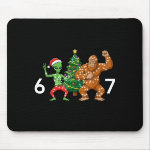 6 7 Meme Christmas Alien Sasquatch Six Seven Fun  Mouse Mat