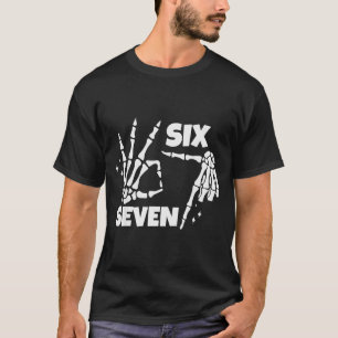 6 7 Meme Funny Skeleton Hands Halloween Couples Si T-Shirt