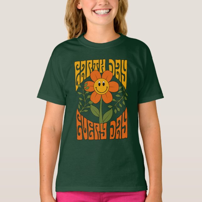 70's Retro Smiling Daisy Flower T-Shirt (Front)