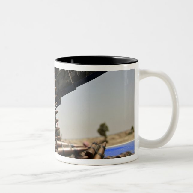 762 mm rounds lie on the truck Two-Tone coffee mug (Right)