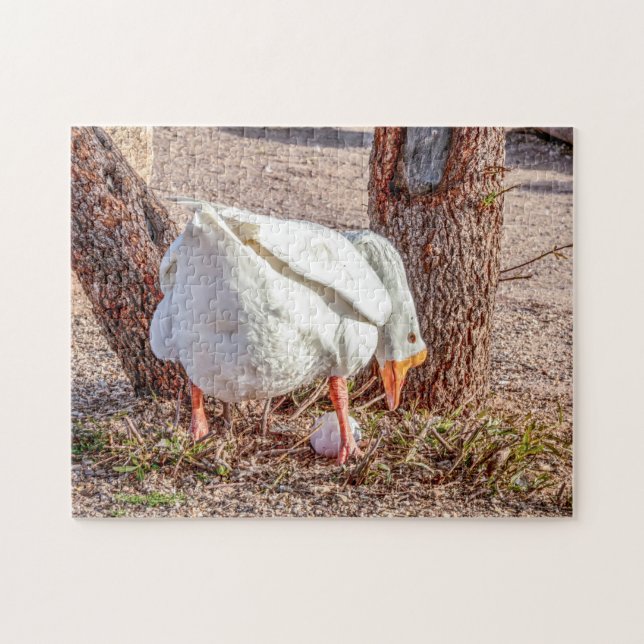 7928-White Goose Standing over Egg Puzzle (Horizontal)