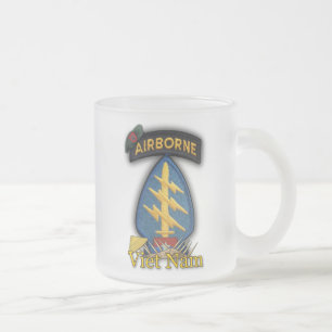 7th green berets sfg vietnam vets frosty Mug