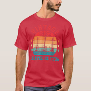 90 Years Old 90th Birthday Vintage 1932 Guitar Lov T-Shirt