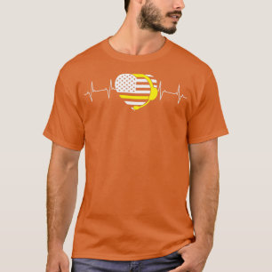 911 Dispatcher Heartbeat US Flag Emergency Dispatc T-Shirt