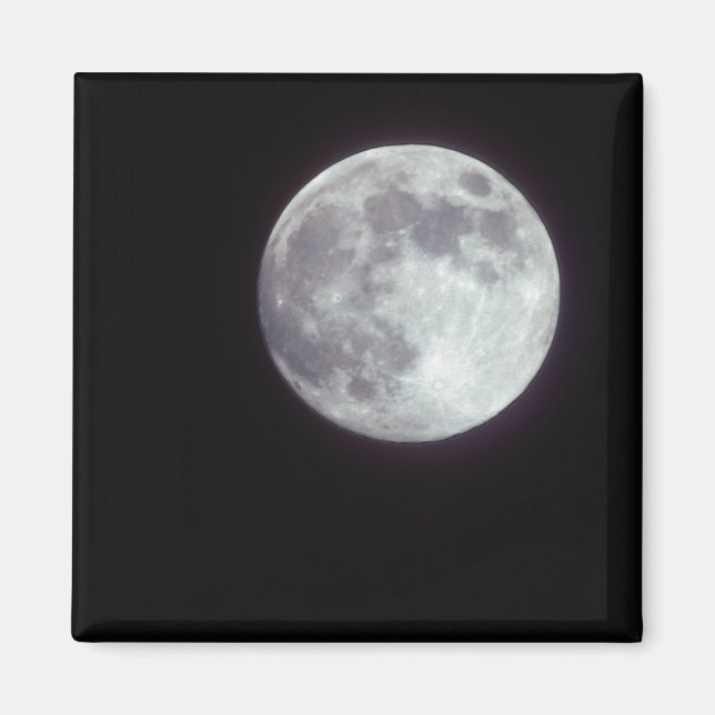 A bright full moon in a black night sky. magnet (Front)