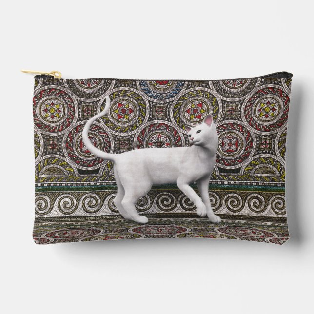 A cat on the mosaic accessory pouch (Front)