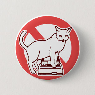 A cat resets a computer in Japan 6 Cm Round Badge
