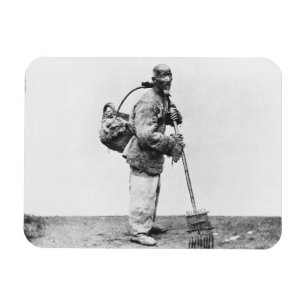 A Chinese day labourer, c.1870 (b/w photo) Magnet