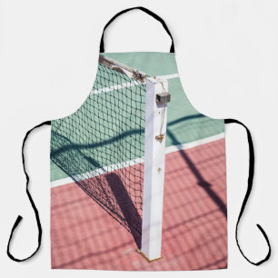 A FOCUSED SHOT OF A POST ON ONE SIDE OF A TENNIS N APRON
