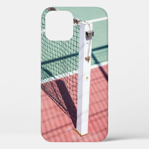 A FOCUSED SHOT OF A POST ON ONE SIDE OF A TENNIS N iPhone 12 CASE