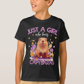 A girl who loves capybaras for women girlspng T-Shirt