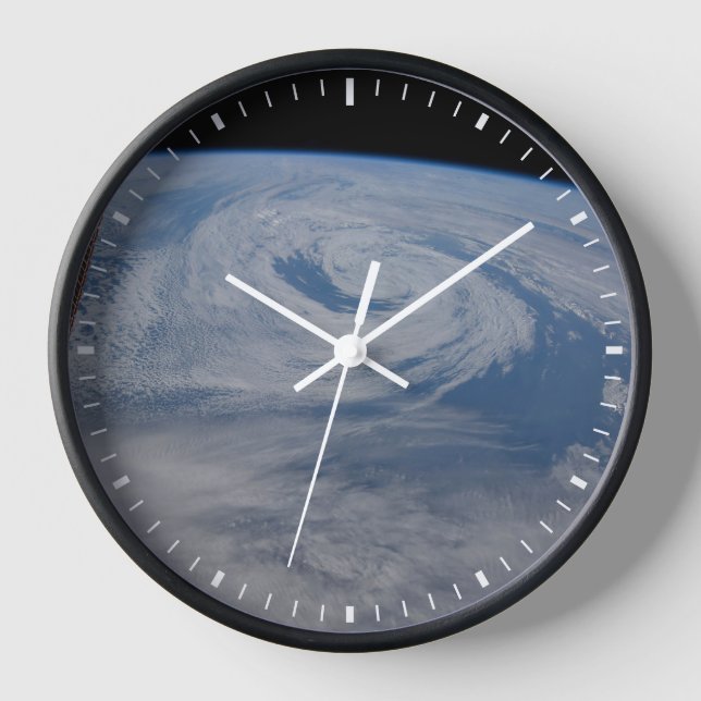 A Mid-Atlantic Low Pressure System. Clock (Front)