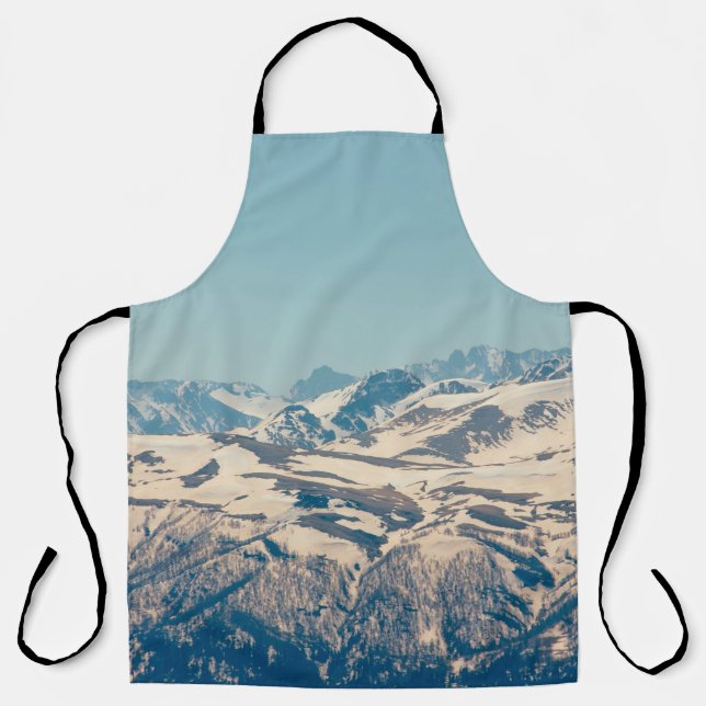 A mountain range with thawing snow and ice in the  apron (Front)