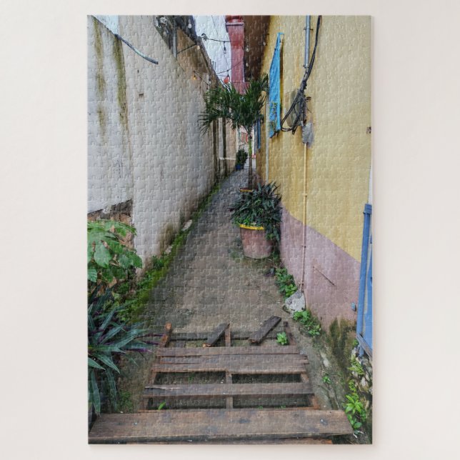 A narrow walkway jigsaw puzzle (Vertical)