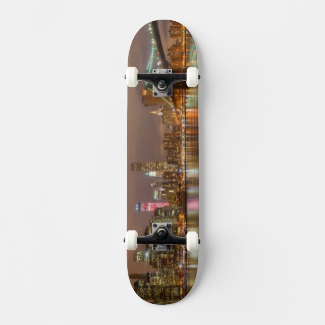 A panorama of the New York City skyline Skateboard (Front)