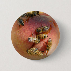 A Peach For The Bees 6 Cm Round Badge