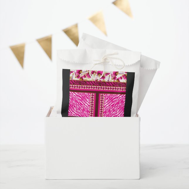 a pink and white wallpaper with a cross on it favour bags (Party)